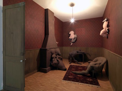 Chambre 202, Hôtel de Pavot, (Habitación 202, Hôtel de Pavot, 1973) Dorothea Tanning.jpg