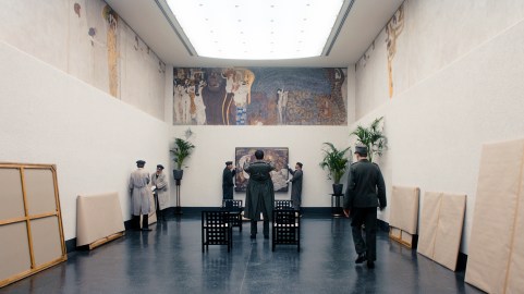 Noah Saavedra (au centre), personnages