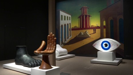 Instalación de la exposición 'Objetos de deseo. Surrealismo y diseño'